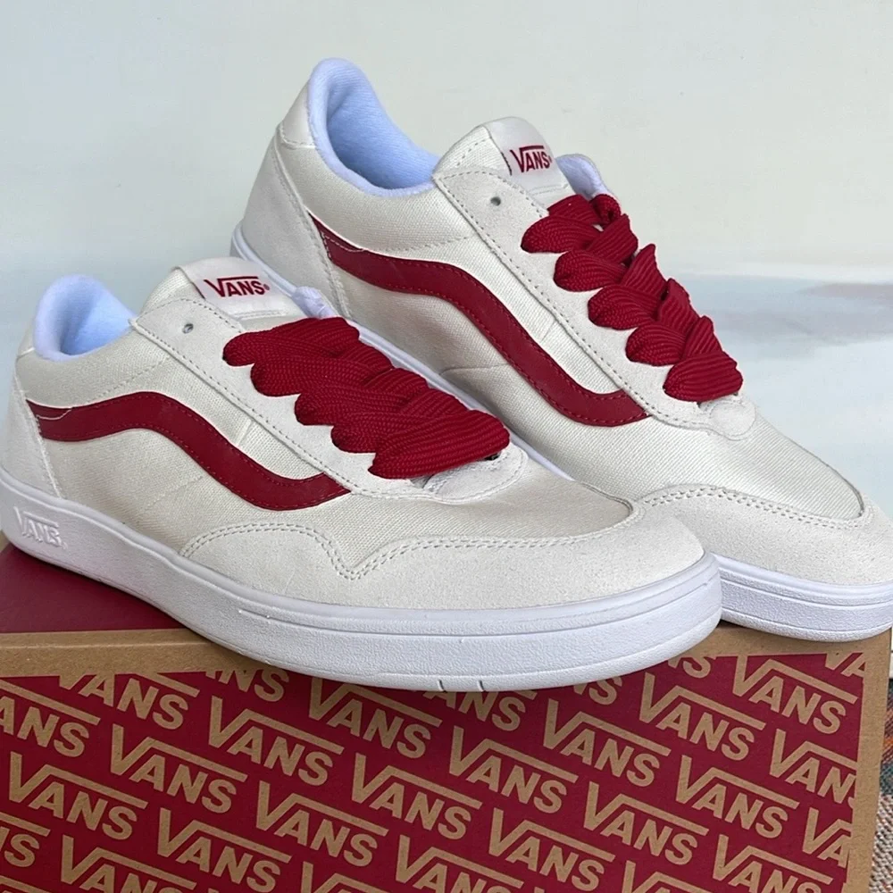 Vans Men’s Cruze Too Cc 90s Retro Blanc De Blanc
VN000CMTJVY
Sneakers - Picture 13 of 16